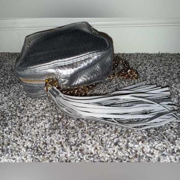 Victoria secret metallic crossbody bag with gold chain - Picture 5 of 9